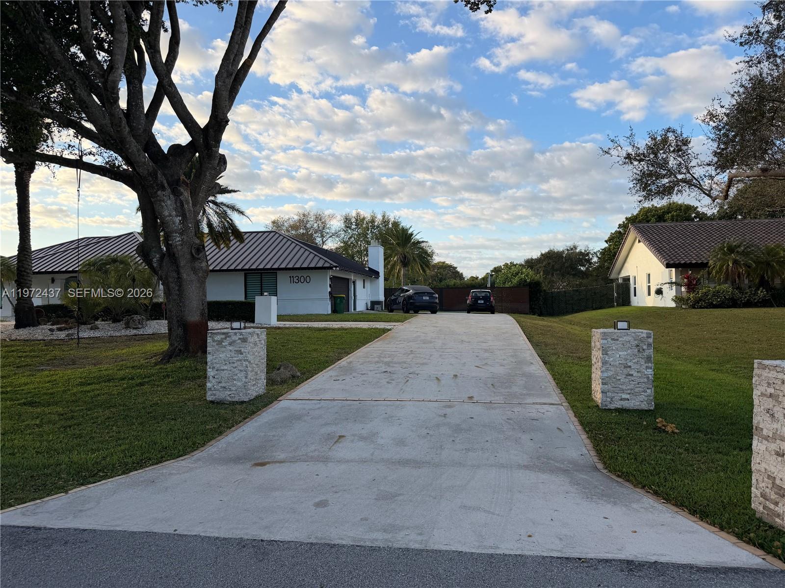 LIVE OAKS - Residential