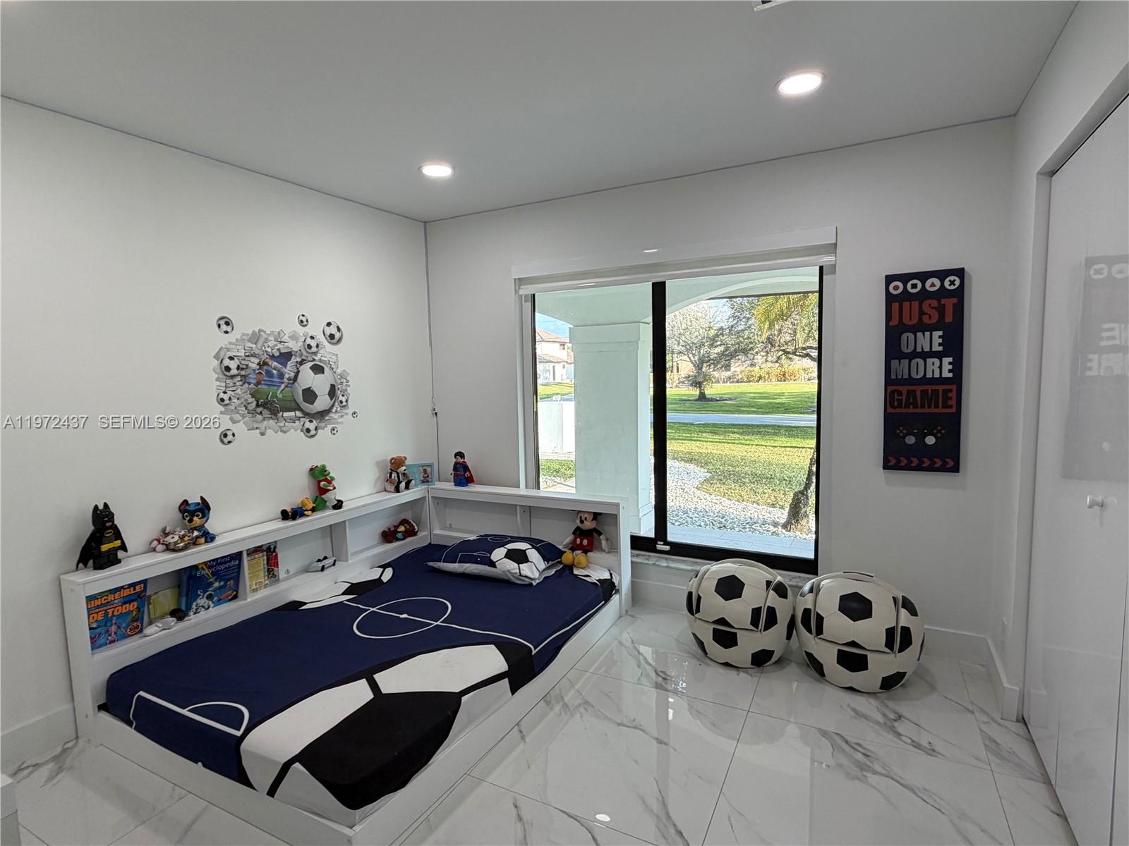 LIVE OAKS - Residential