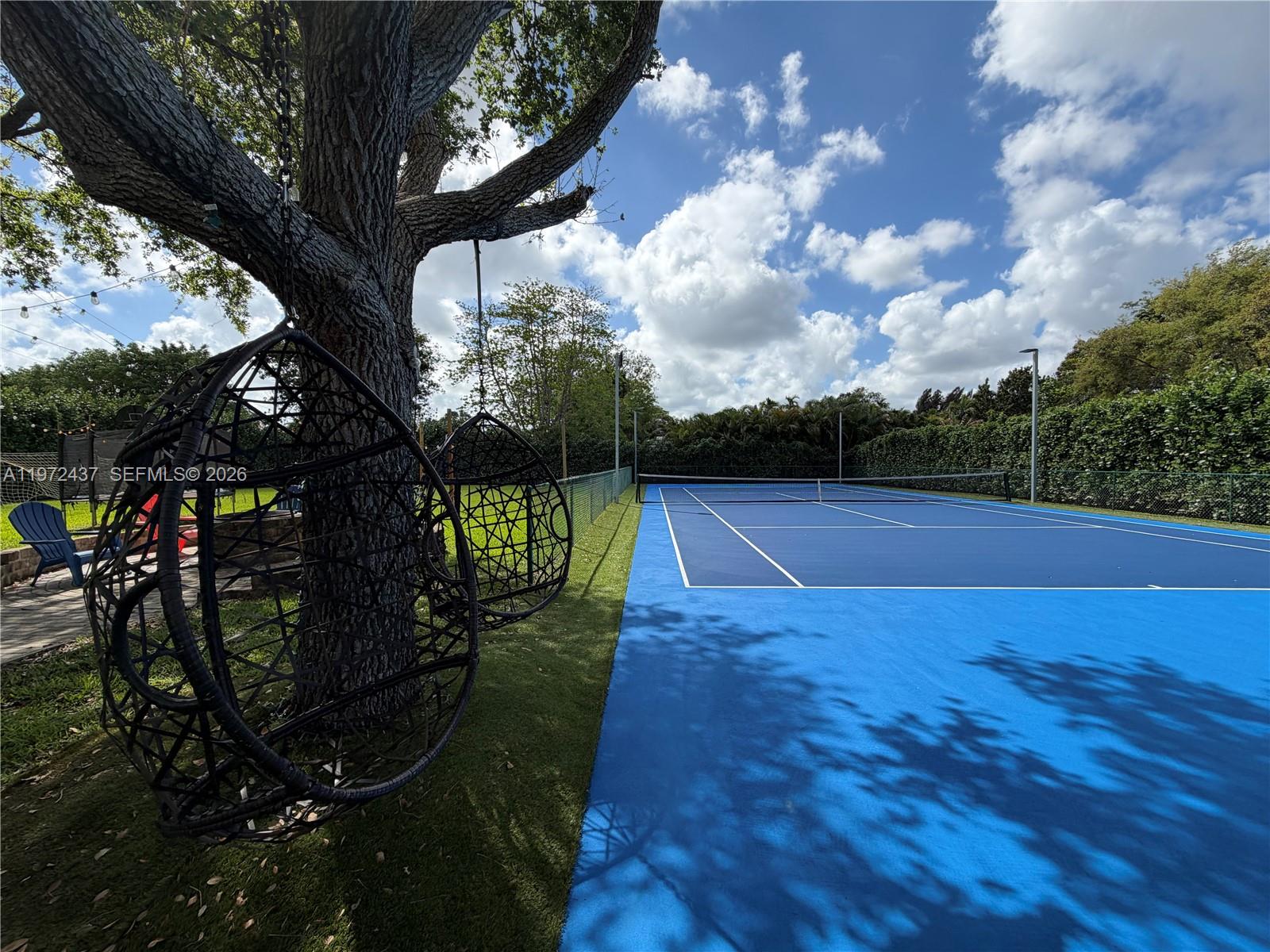 LIVE OAKS - Residential