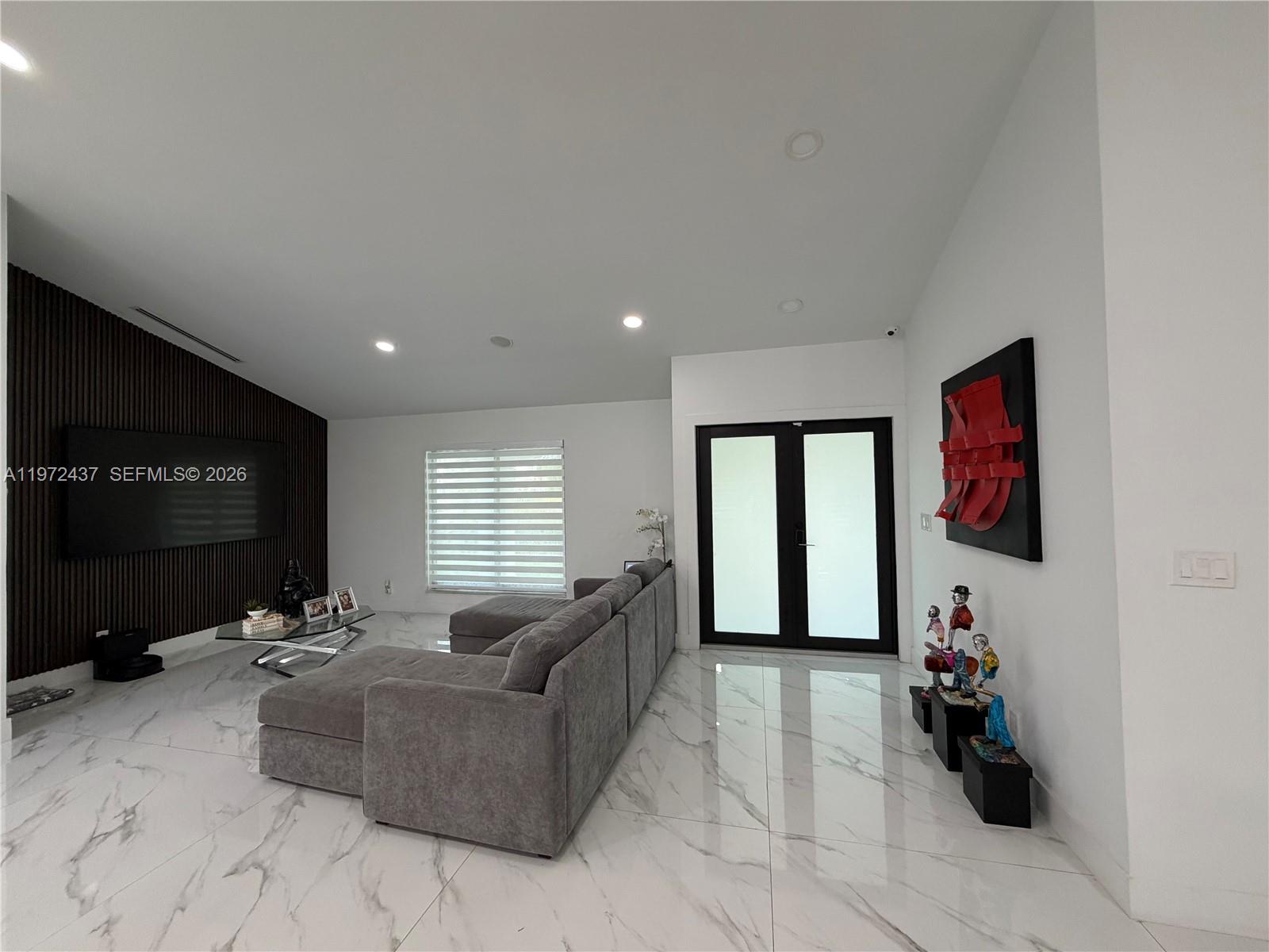 LIVE OAKS - Residential