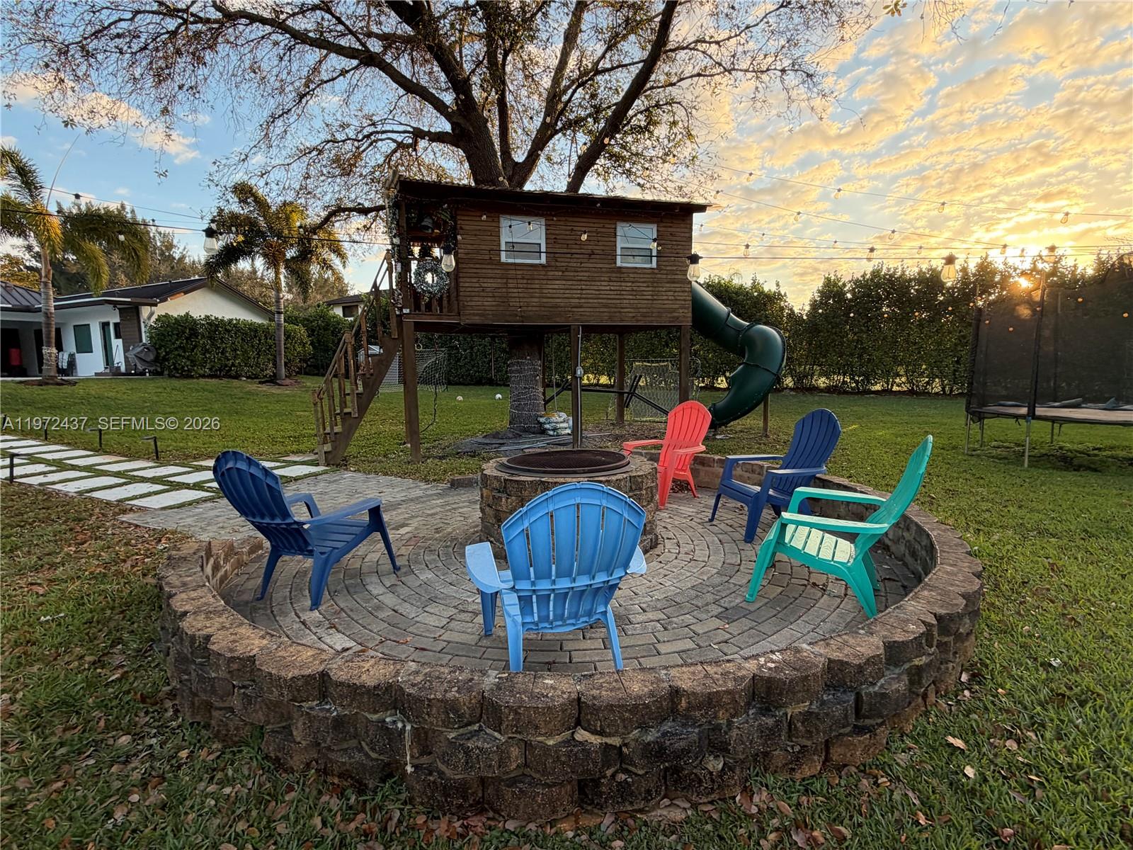 LIVE OAKS - Residential