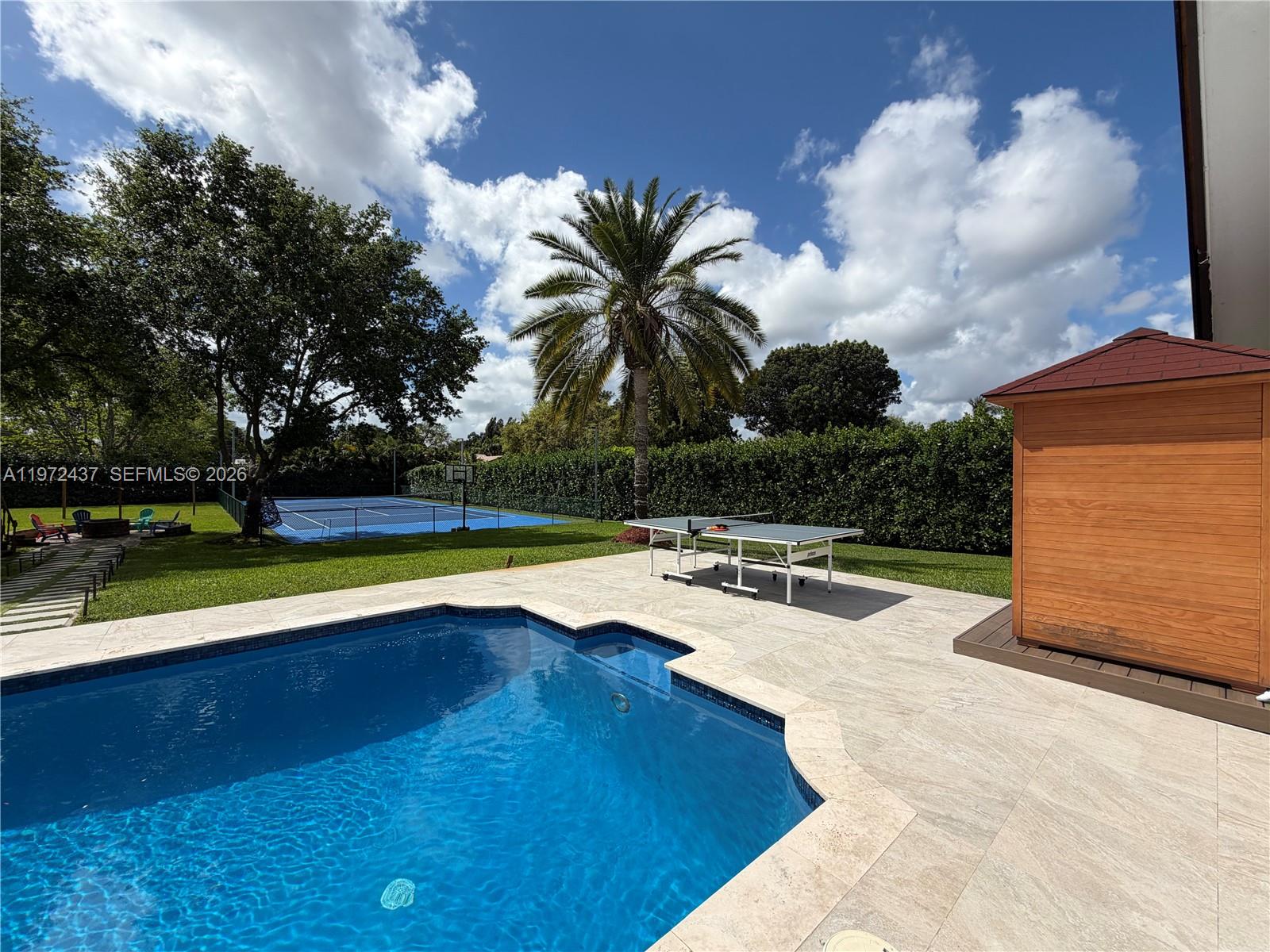 LIVE OAKS - Residential