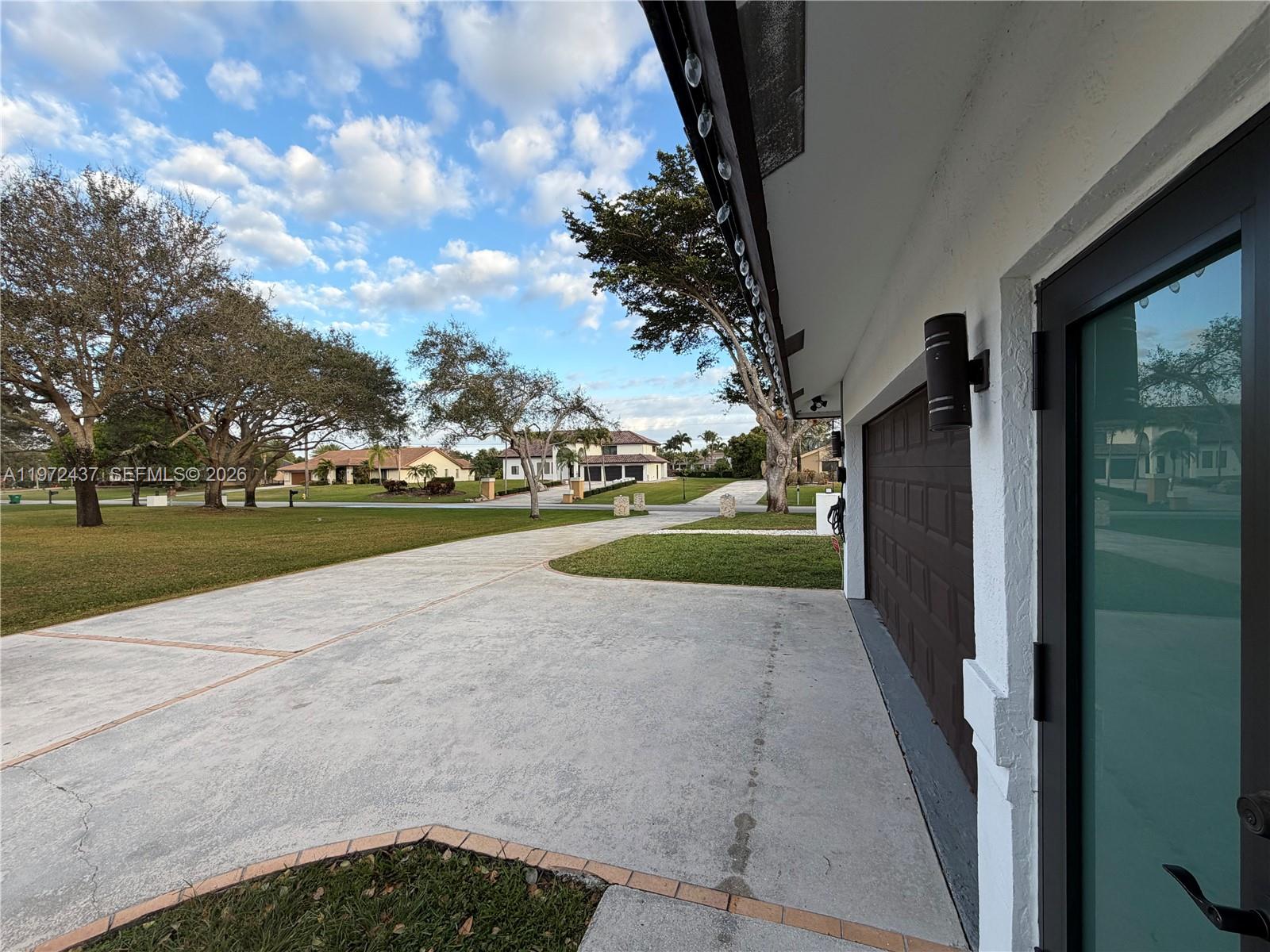 LIVE OAKS - Residential