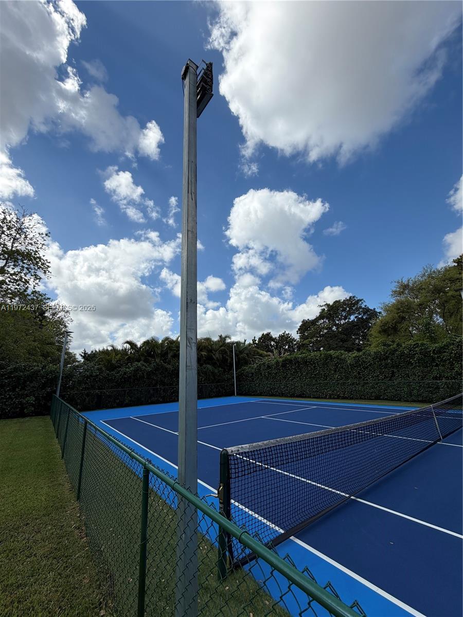 LIVE OAKS - Residential