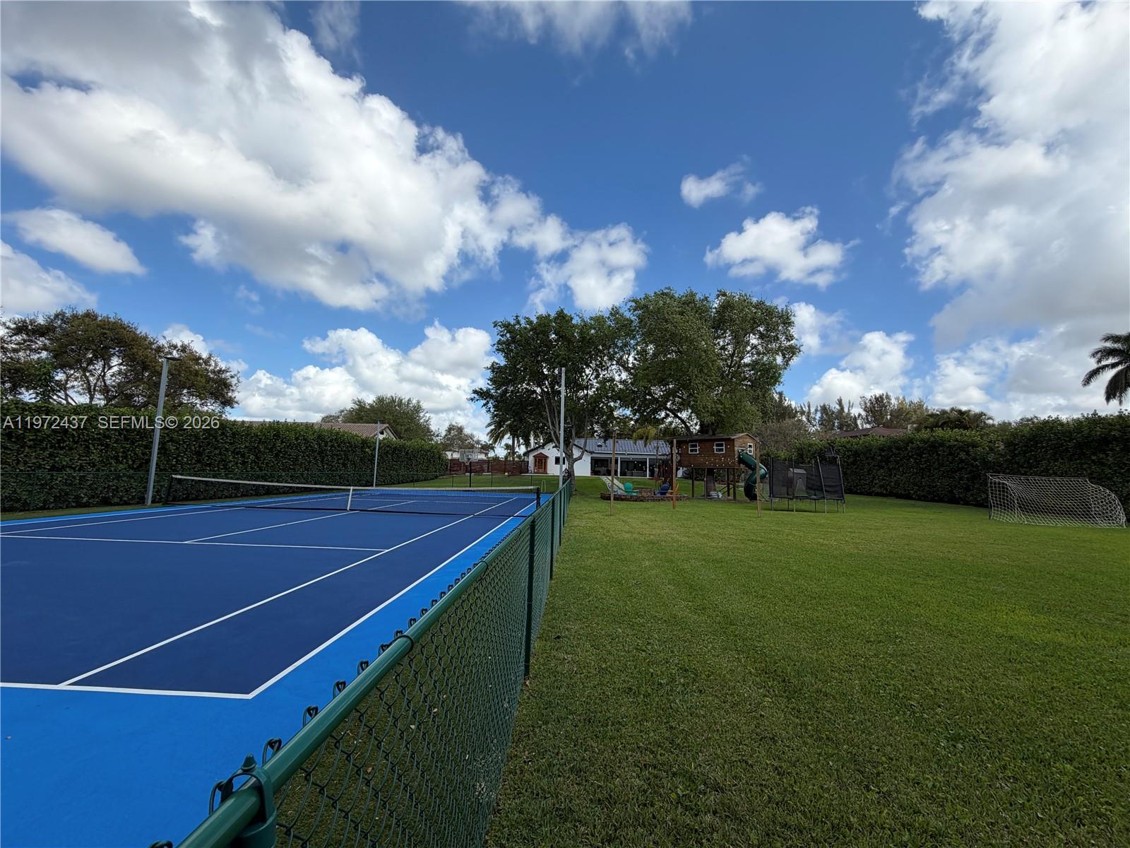 LIVE OAKS - Residential