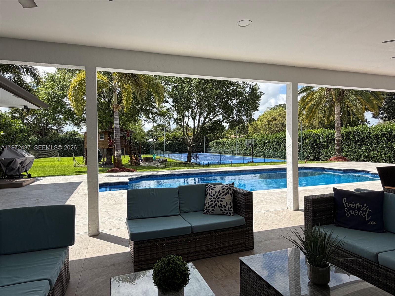 LIVE OAKS - Residential