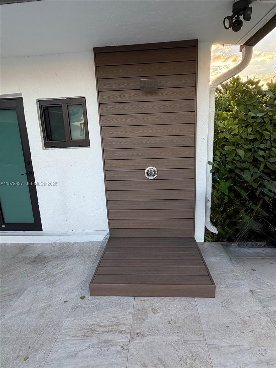 LIVE OAKS - Residential