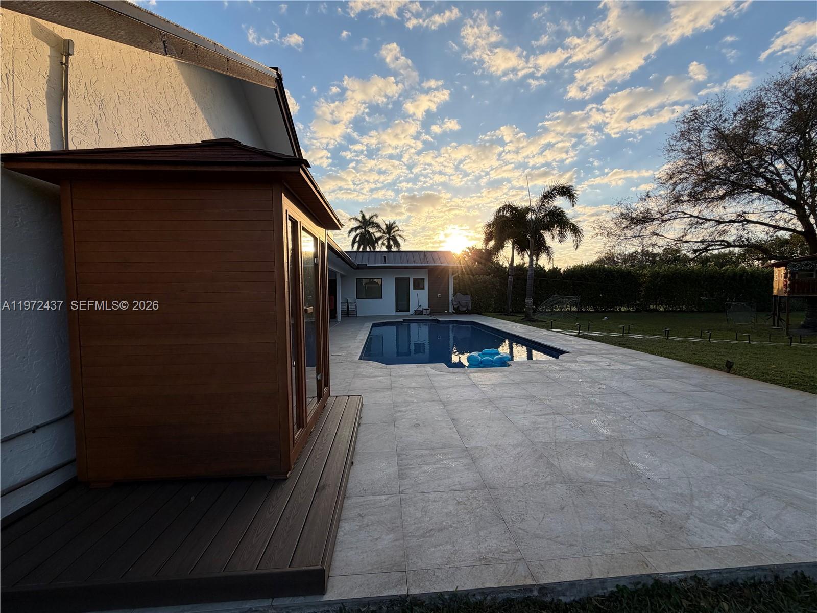 LIVE OAKS - Residential