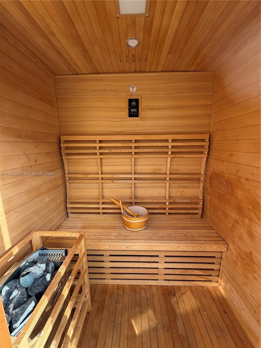 LIVE OAKS - Residential