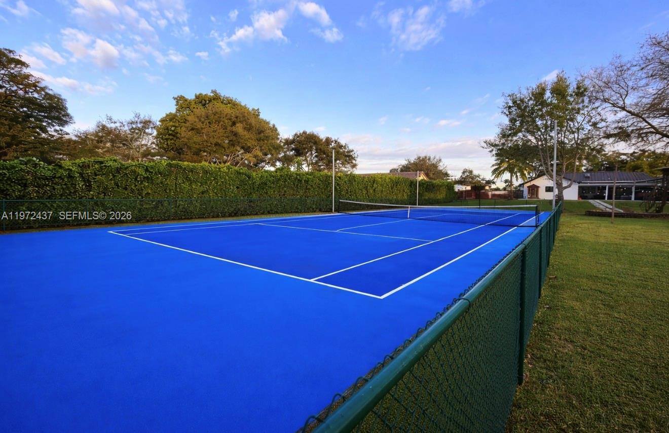 LIVE OAKS - Residential