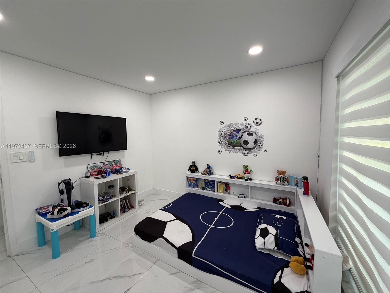 LIVE OAKS - Residential