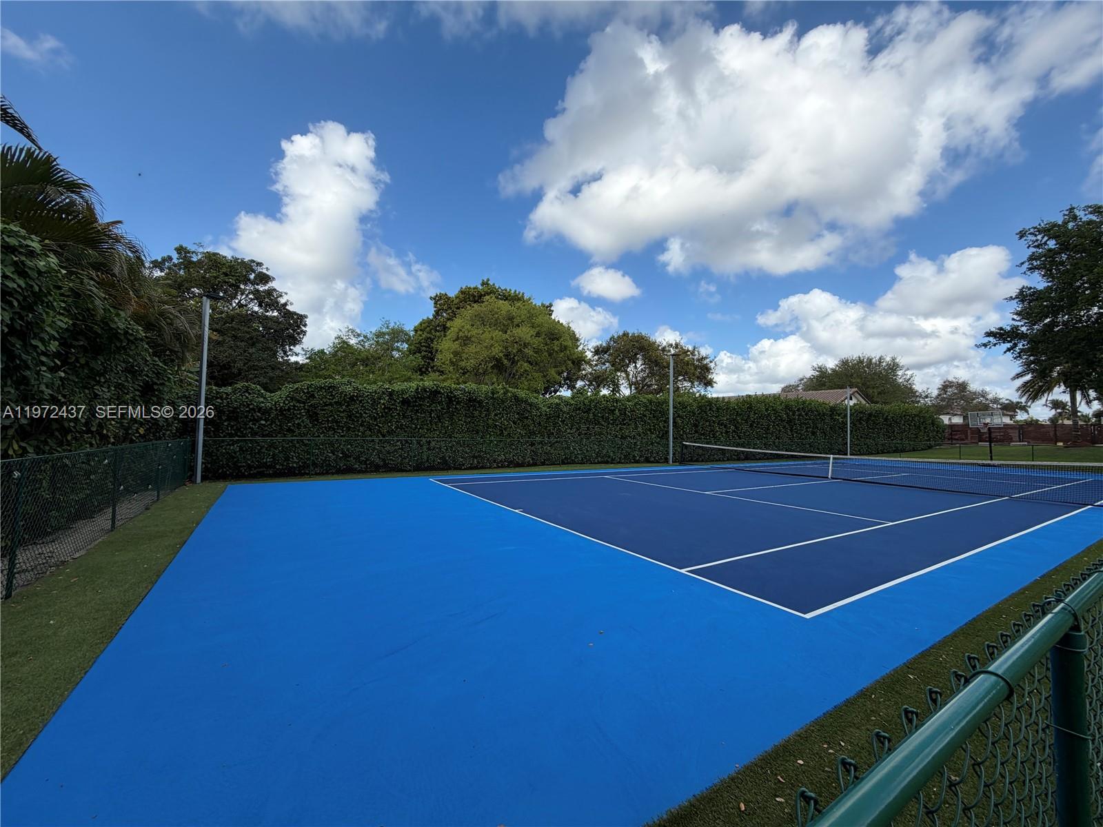 LIVE OAKS - Residential