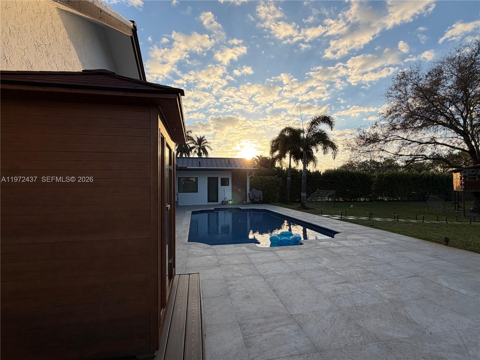 LIVE OAKS - Residential