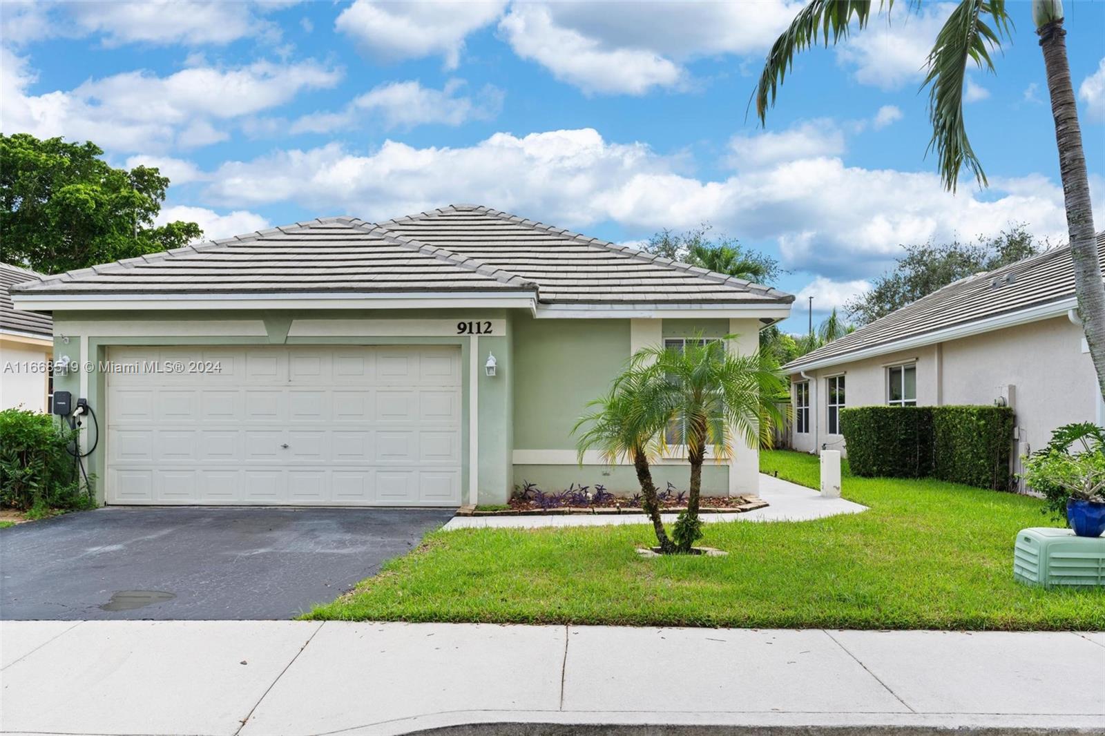 9112 Lake Park Cir S Cir, Davie, Broward County, Florida - 3 Bedrooms  
2 Bathrooms - 