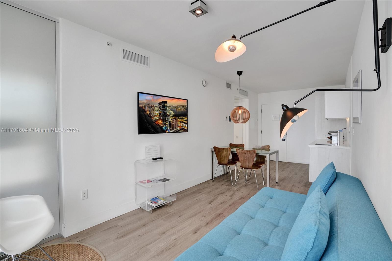 6080 Collins Ave 520