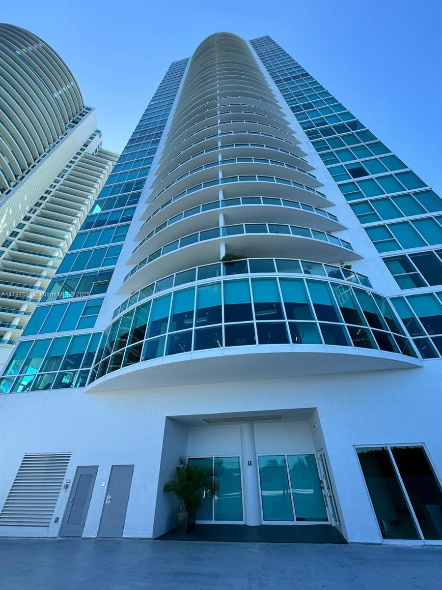 Property for Sale at 2101 Brickell Ave 2401, Miami, Broward County, Florida - Bedrooms: 2 
Bathrooms: 2  - $745,000