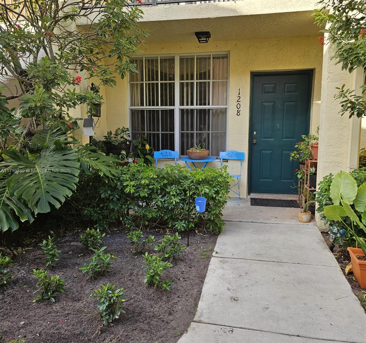 Beautiful 2 bedroom 2 bathroom 1 car grage first floor condo. Perfect cozy home with prime location, yet in a quiet private neighborhood. Excellent schools with Congress Middle School being rated A in academics. Recreational area includes volleyball, pool , jacuzzi and gym. Perfect starter home or a getaway Retire or Vacation home , only needing inside painting to your liking this home is impossible to pass. This incredible opportunity won't last! Call the Listing Agent!