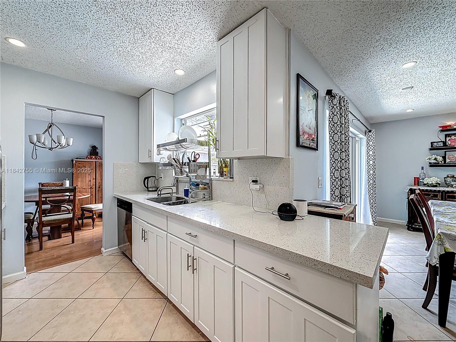 3245 SW 2nd St, Deerfield Beach, FL, 33442/$540,000 4 3245 SW 2nd St