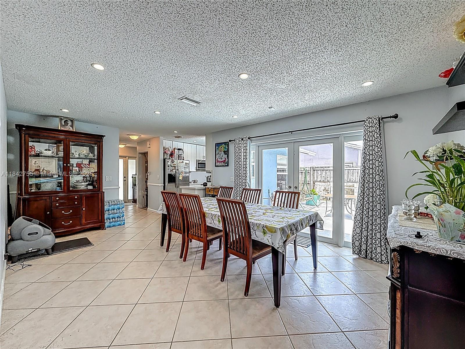 3245 SW 2nd St, Deerfield Beach, FL, 33442/$540,000 3 3245 SW 2nd St