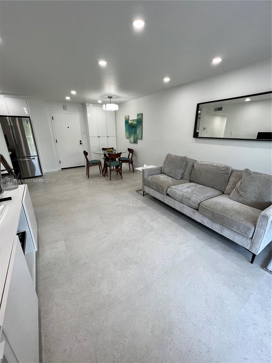 VIRGINIA OAKS CONDO - Residential