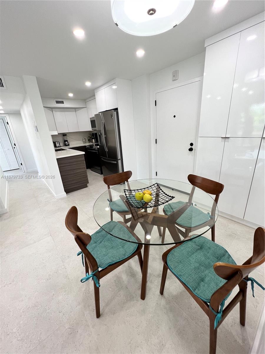 VIRGINIA OAKS CONDO - Residential