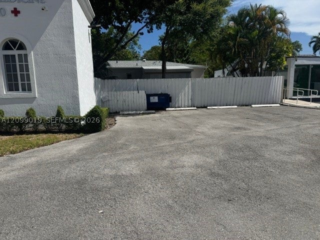 2520 S Dixie Hwy