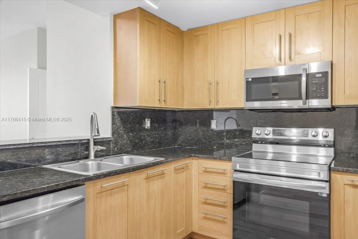 511 SE 5th Ave 2109