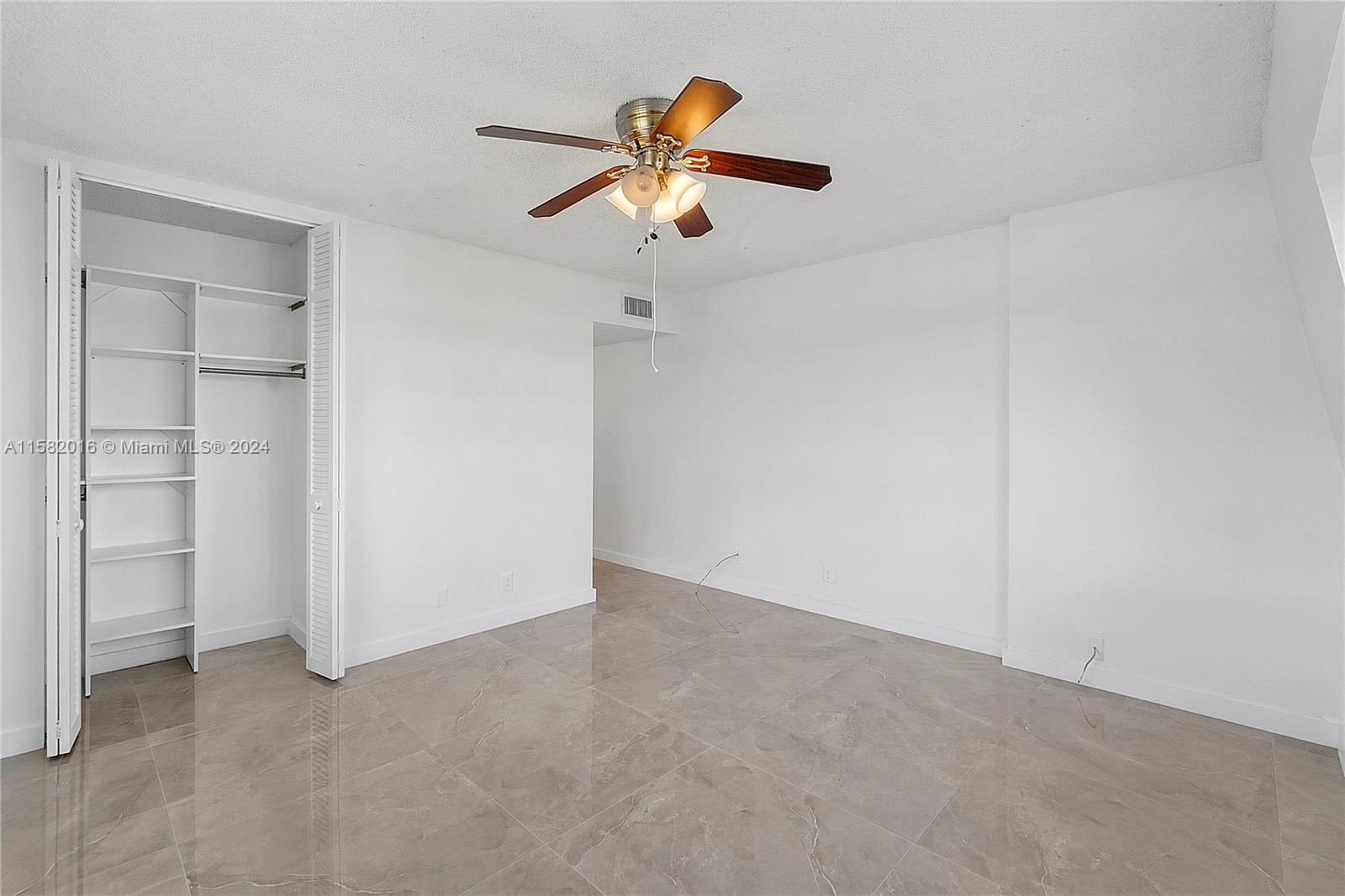 BRIARWOOD CLUB CONDO 2 - Residential