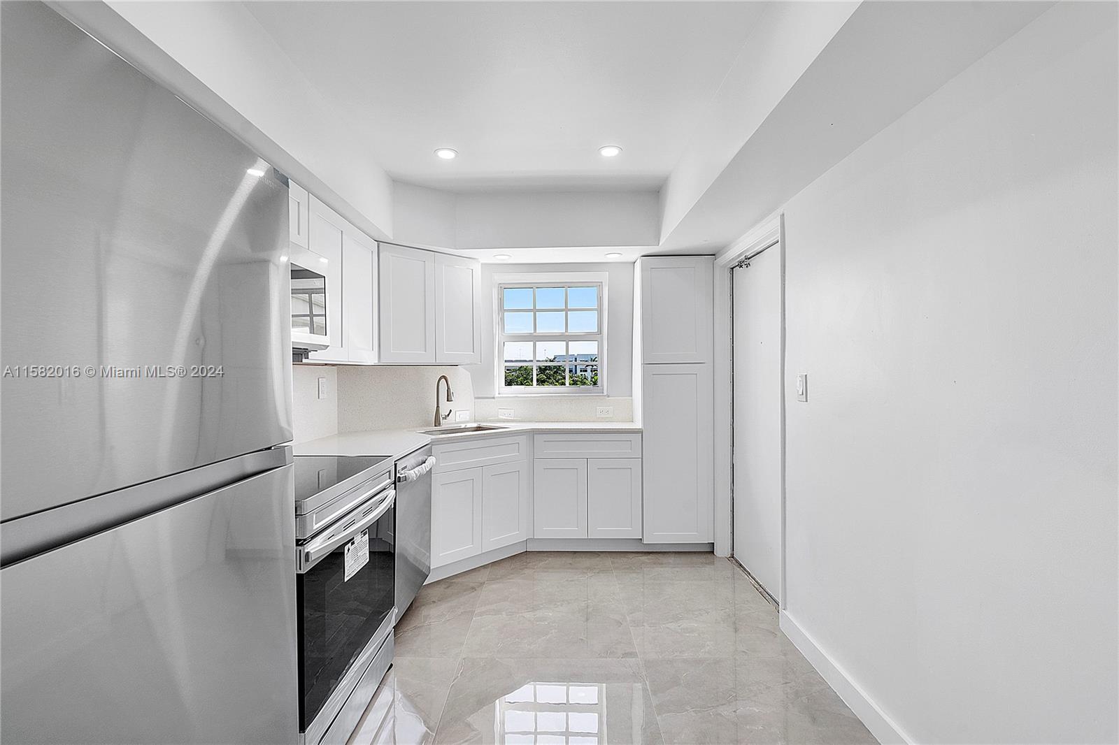 BRIARWOOD CLUB CONDO 2 - Residential