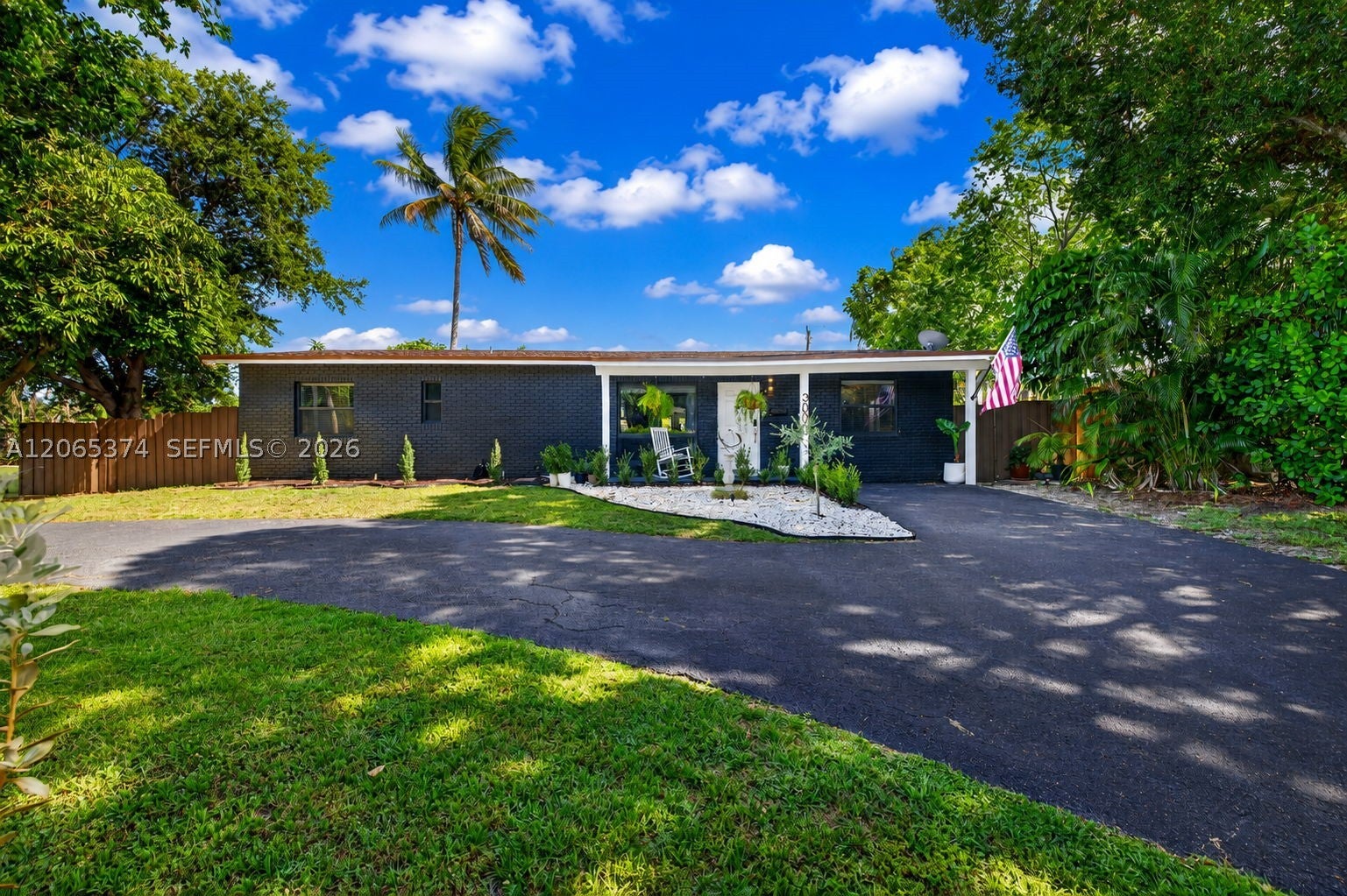 300 NW 28th St