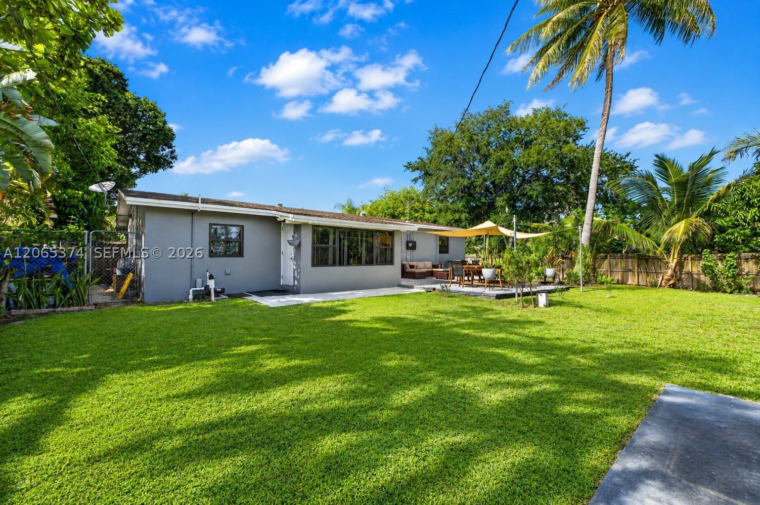 300 NW 28th St