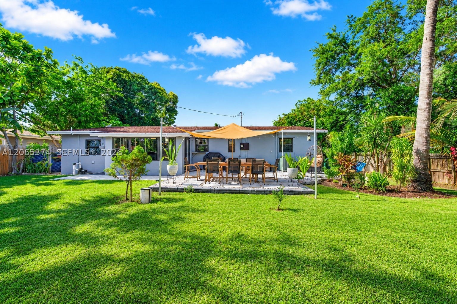 300 NW 28th St