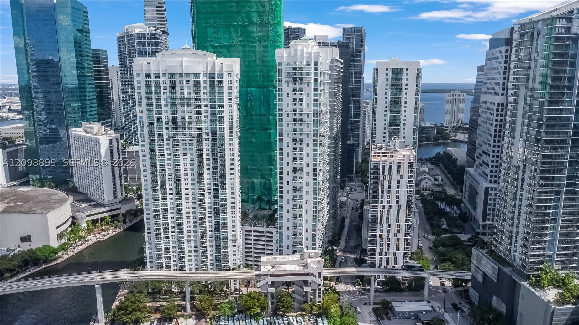 41 SE 5th St 811