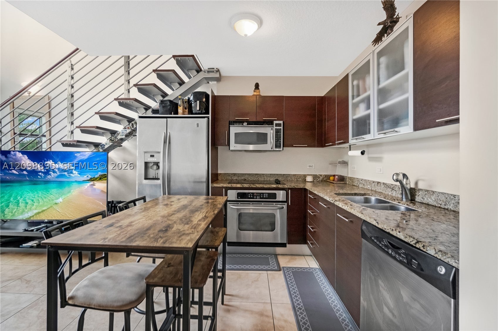 41 SE 5th St 811
