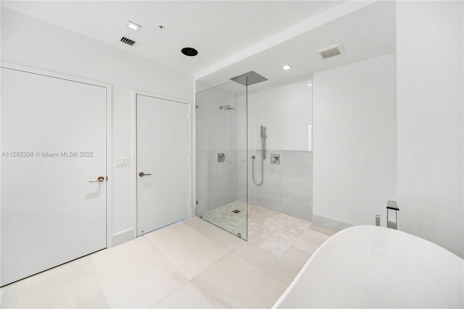 PARQUE TOWERS CONDO - Residential