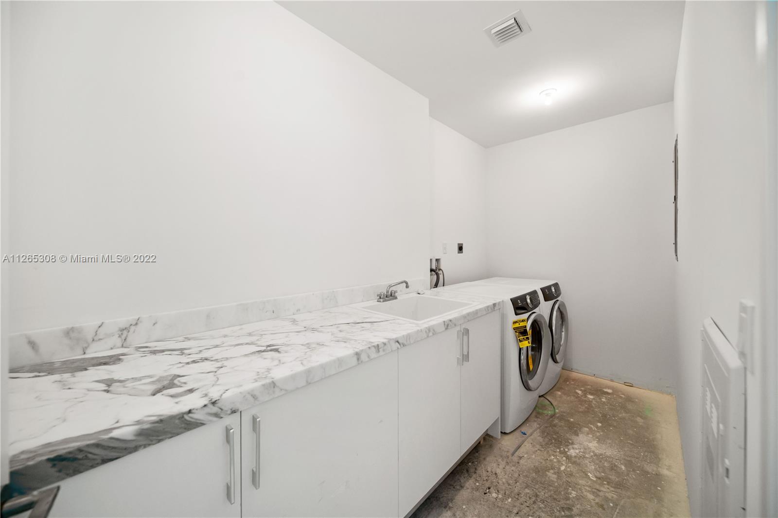 PARQUE TOWERS CONDO - Residential