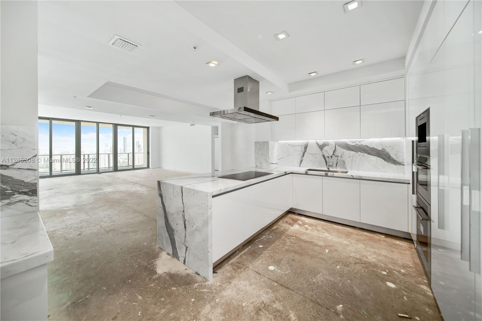 PARQUE TOWERS CONDO - Residential