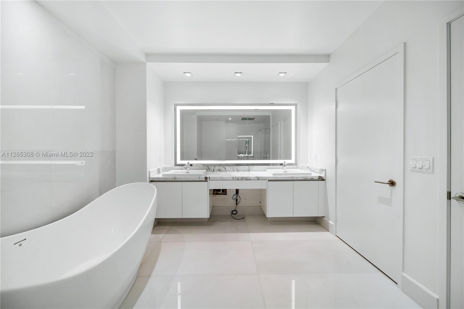 PARQUE TOWERS CONDO - Residential