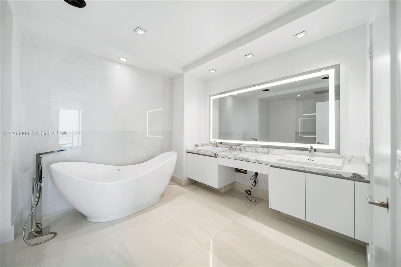 PARQUE TOWERS CONDO - Residential