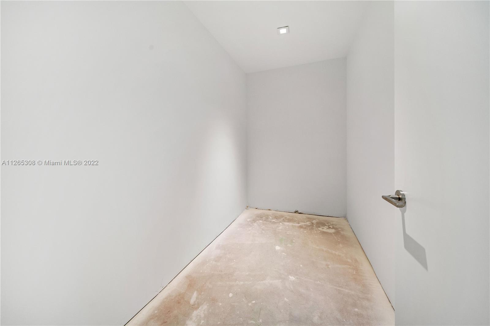 PARQUE TOWERS CONDO - Residential