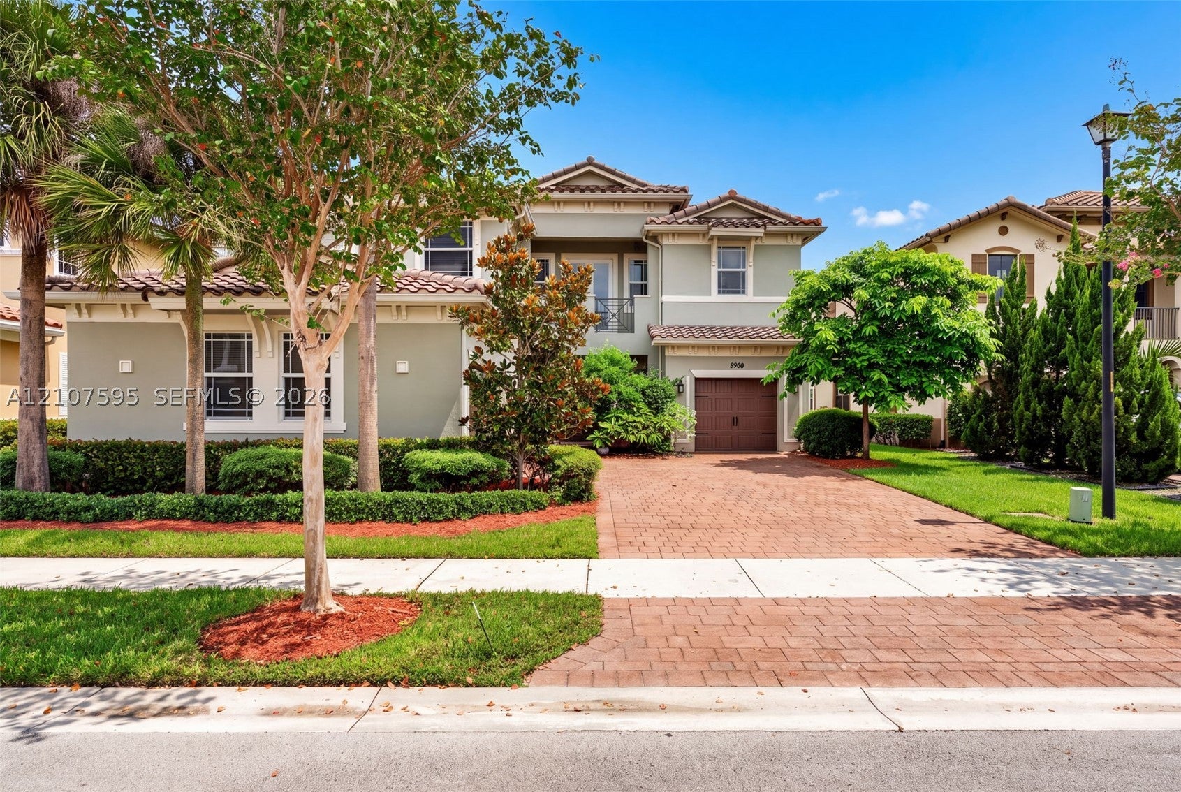 8960 Lakeview Pl