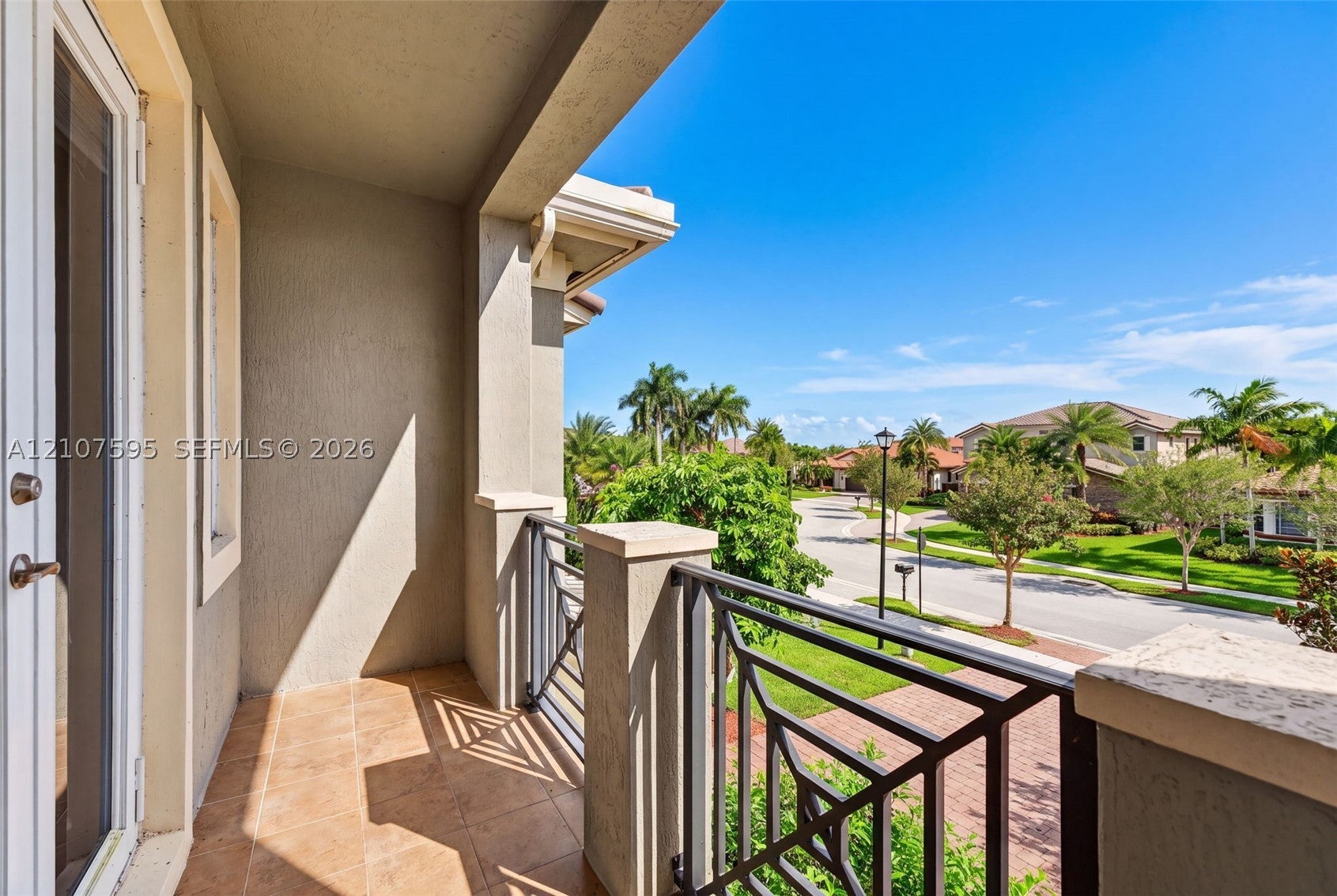 8960 Lakeview Pl