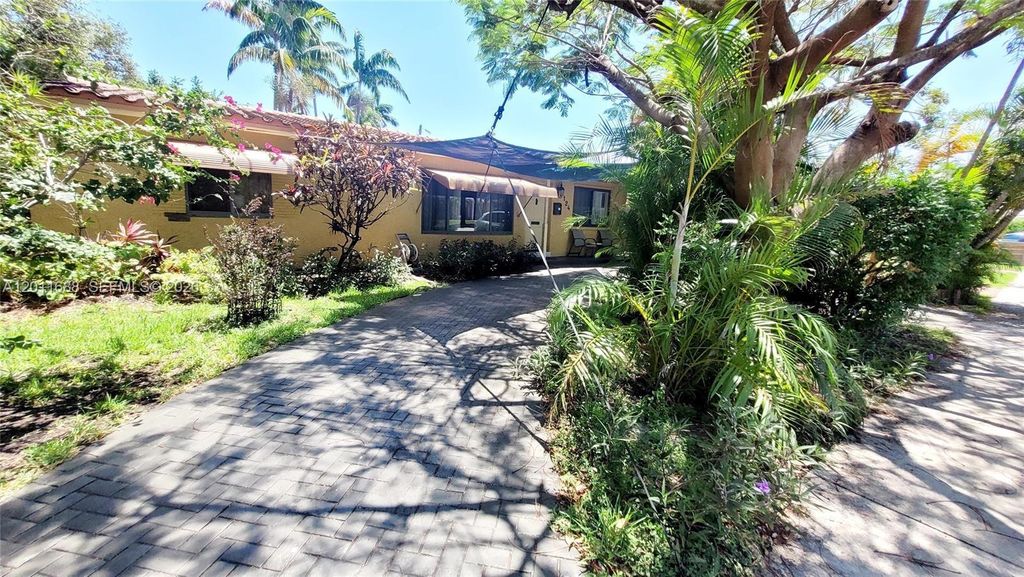 Photo of 1124 NE 7th St, Hallandale Beach, FL 33009 (MLS # A12011688)