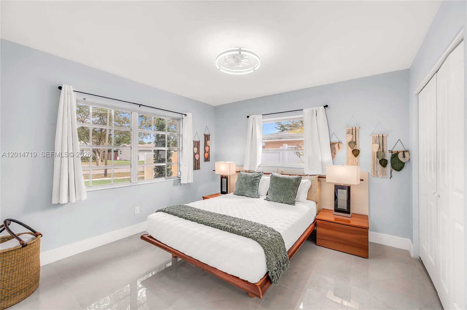 MIRROR LAKE ESTATES SEC T - Residential
