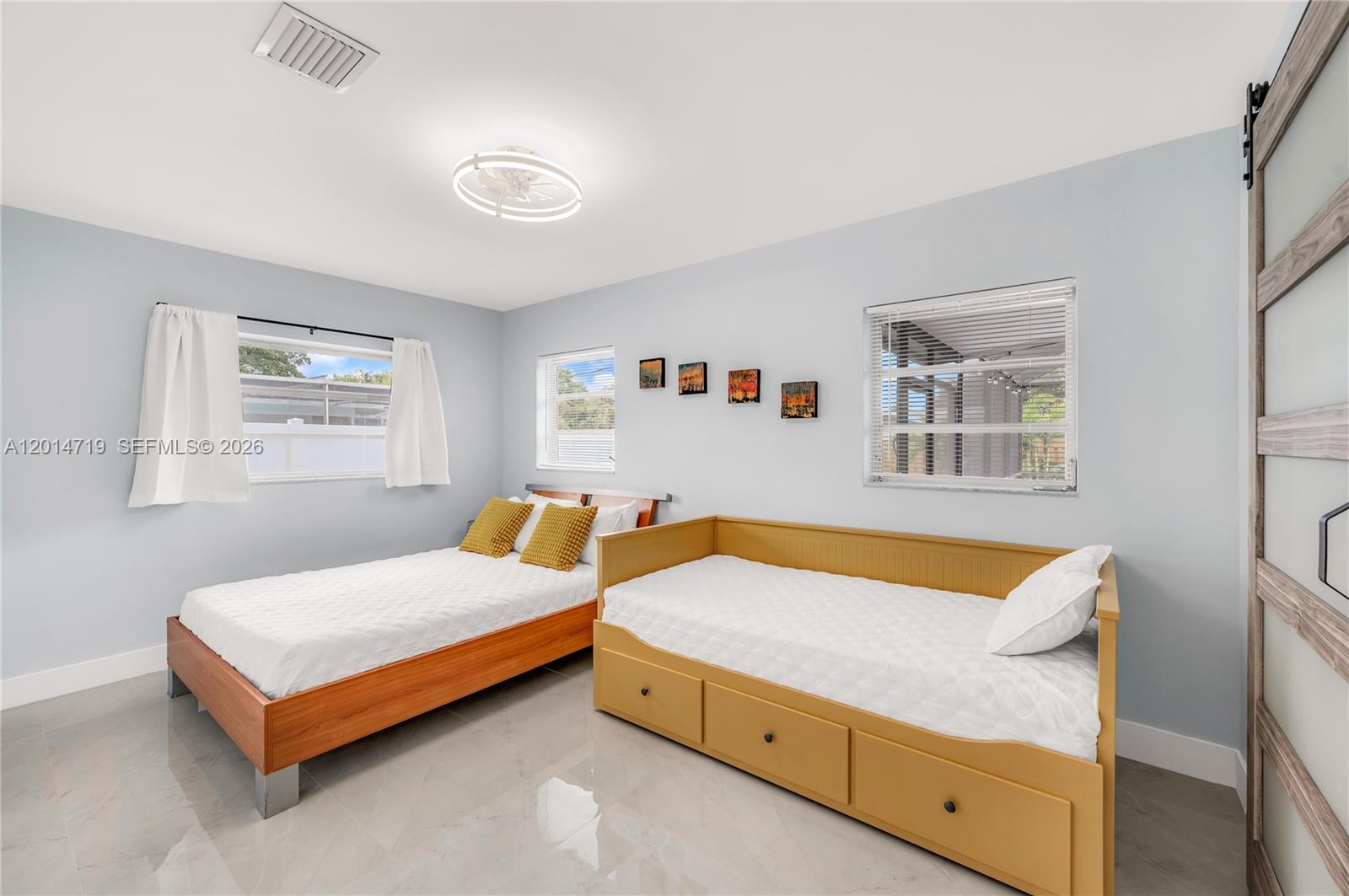 MIRROR LAKE ESTATES SEC T - Residential
