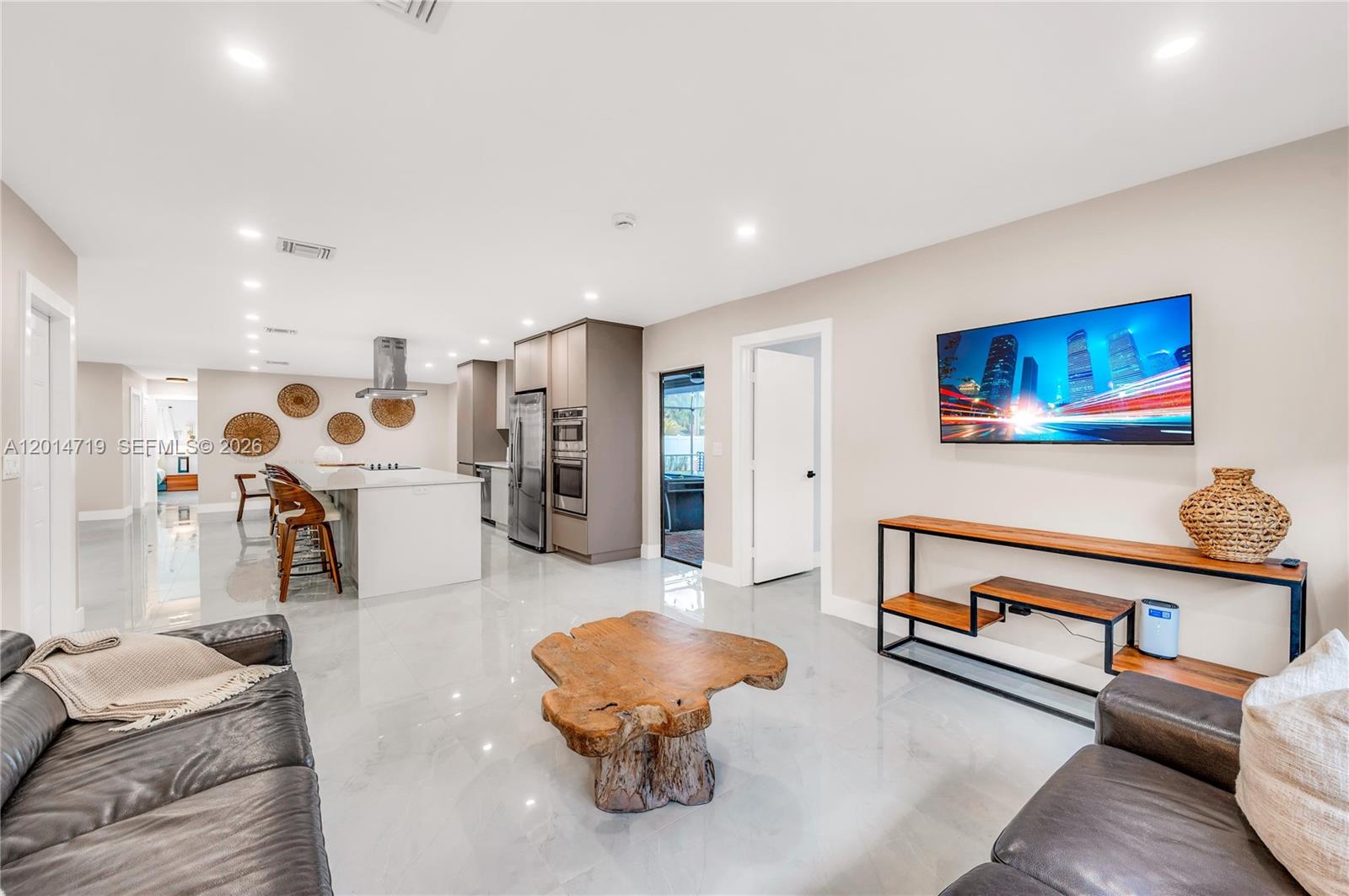 MIRROR LAKE ESTATES SEC T - Residential