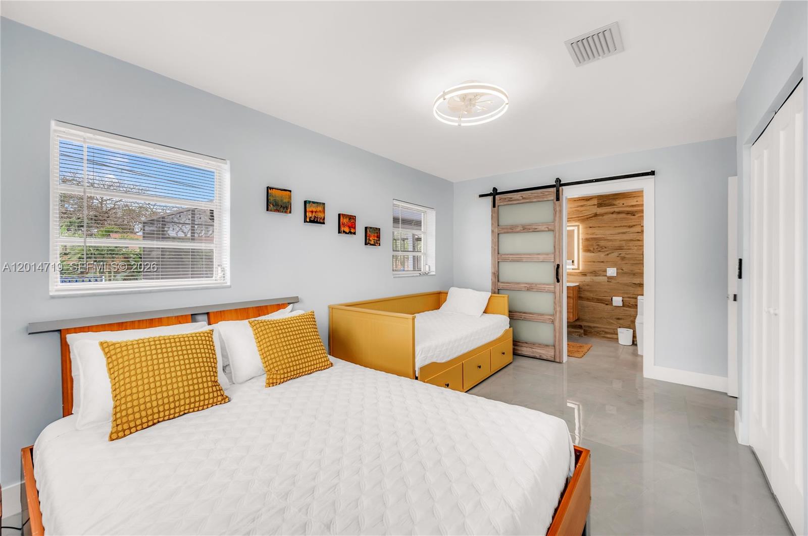 MIRROR LAKE ESTATES SEC T - Residential