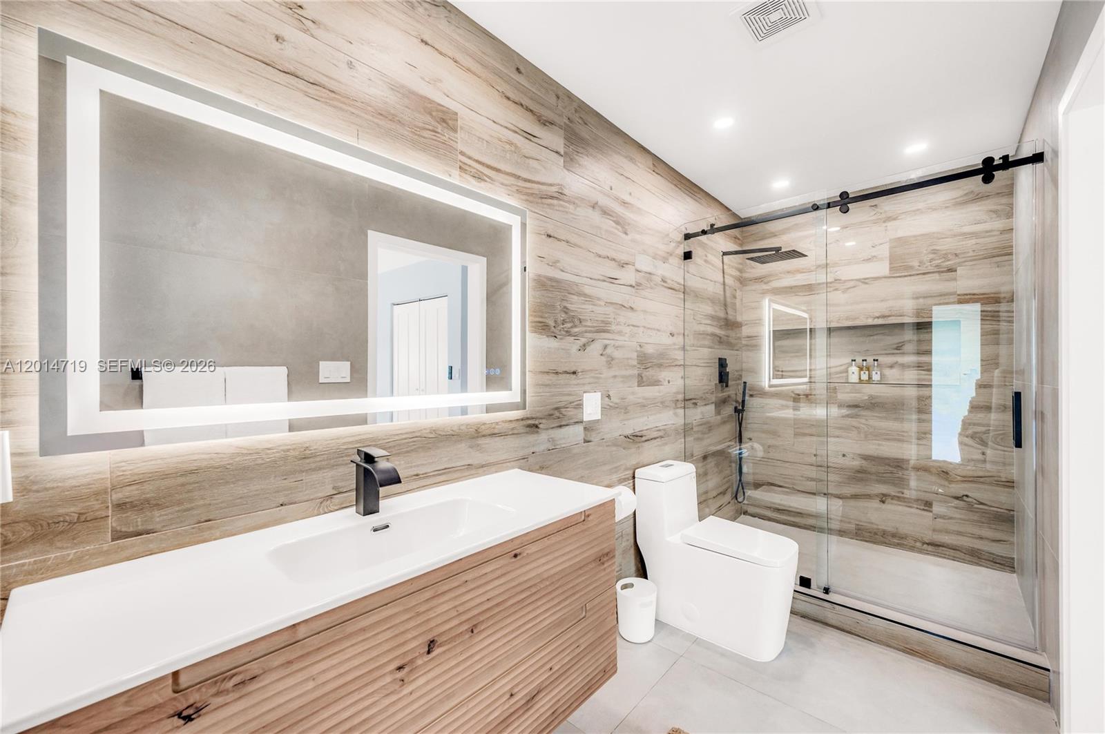 MIRROR LAKE ESTATES SEC T - Residential