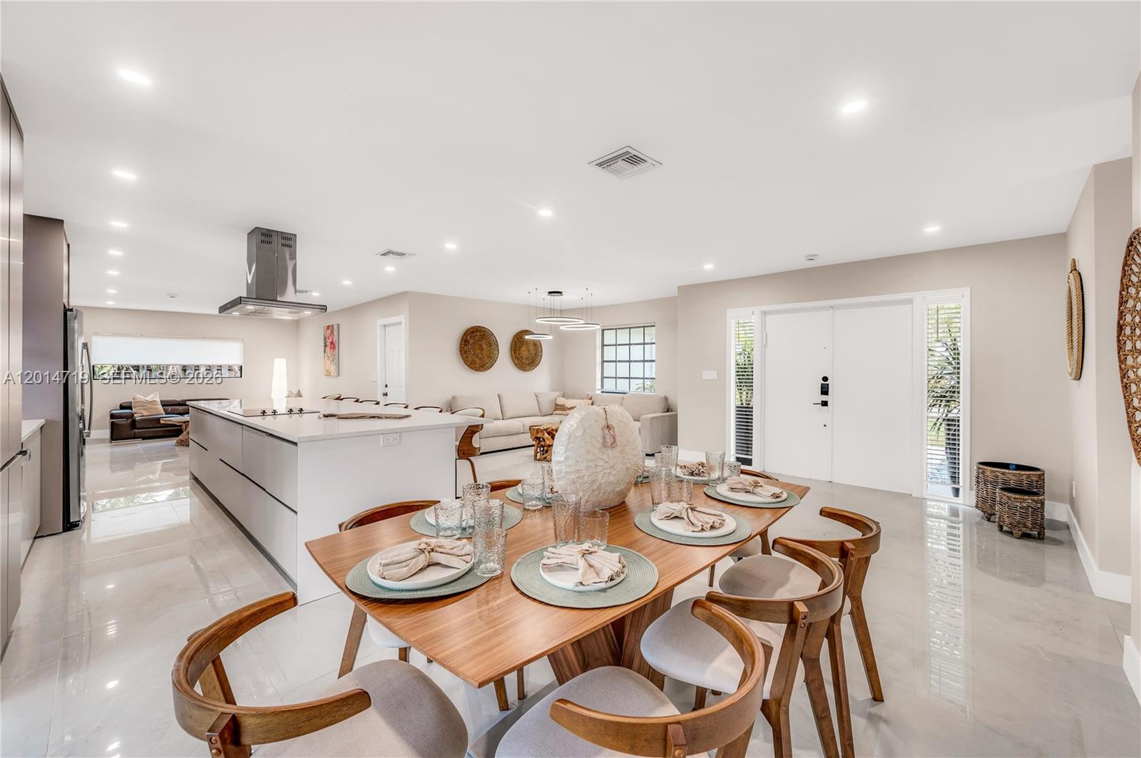 MIRROR LAKE ESTATES SEC T - Residential