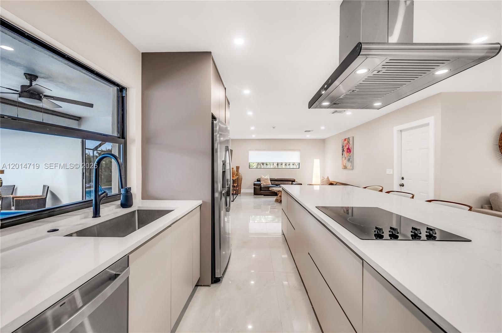 MIRROR LAKE ESTATES SEC T - Residential